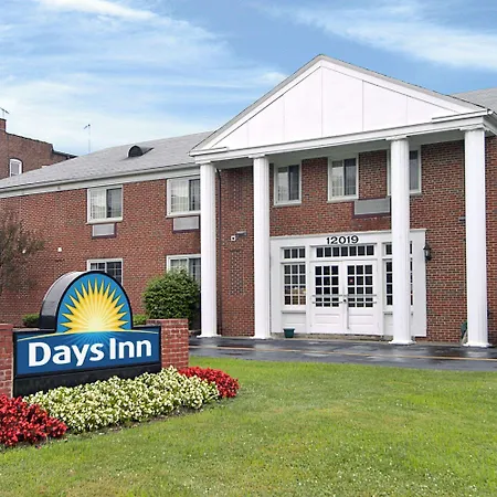 Days Inn By Wyndham Cleveland Lakewood
